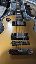Load image into Gallery viewer, Gibson Les Paul '60s Tribute Humbucker with Manual Tuners 2013 - Gold Top/Dark Back